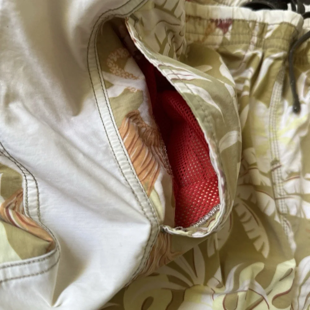 Tommy Bahama Swim Trunks Men's Size XL  Tan Tropical Print Pockets 8.5